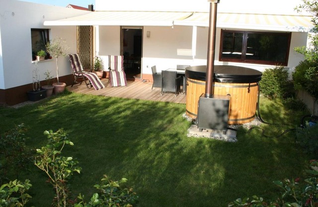 Holiday apartment "An der Weinstraße" - apartment/apartment, shower, toilet, terrace