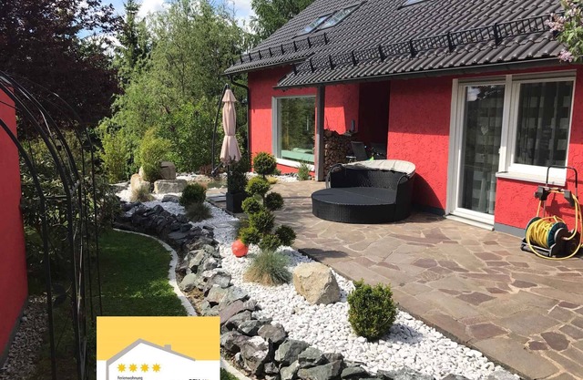 Holiday apartment modernly furnished, 100 square meters with loggia near Hof - Naila