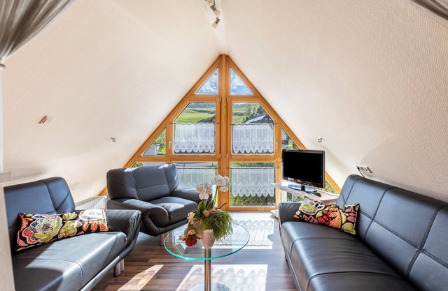 Holiday Apartment "Dachspitz - Junges Wohnen" with Shared Garden & Wi-Fi
