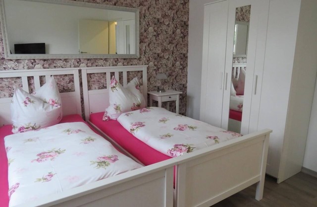 Holiday apartment Wilhelmshaven for 1 - 4 persons with 2 bedrooms - Holiday apartment