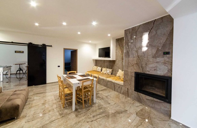 Holiday Apartment "Dimora Mazzapinta" with Shared Pool, Private Terrace & Wi-Fi