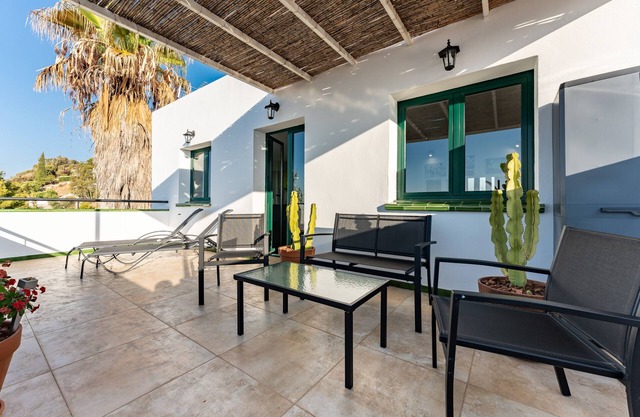Holiday Apartment "Las Vistas" with Sea View, Private Terrace & Wi-Fi