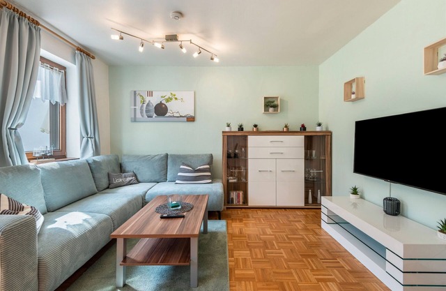 Holiday Apartment 'Fewo mit Kamin - Dogs Welcome' with Mountain View, Terrace and Wi-Fi