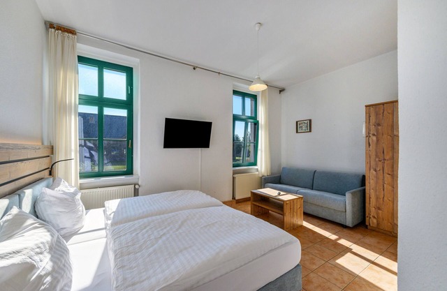 Holiday Apartment 'Fewo E5' with Shared Garden and Wi-Fi