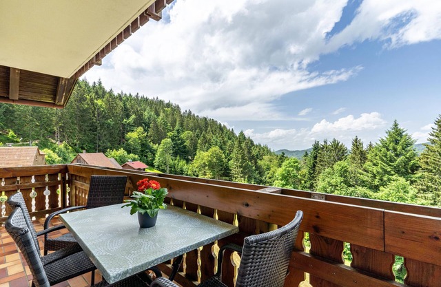 Holiday Apartment "Fuchsmichelhof 4" with Mountain View, Private Terrace & Wi-Fi