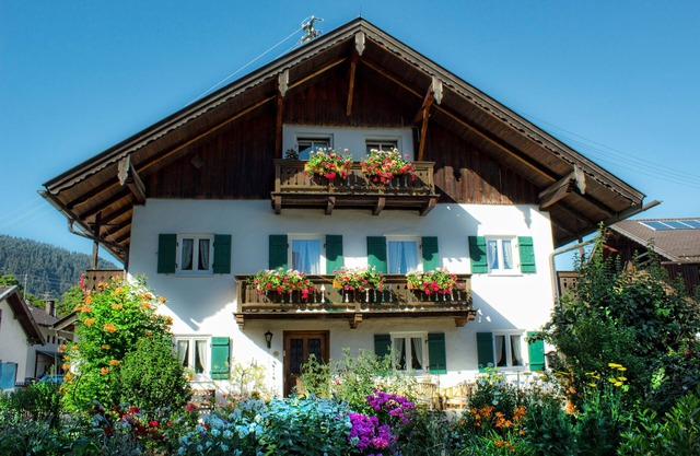 Holiday Apartment "Gästehaus Marianne" with Mountain View, Shared Terrace & Wi-Fi