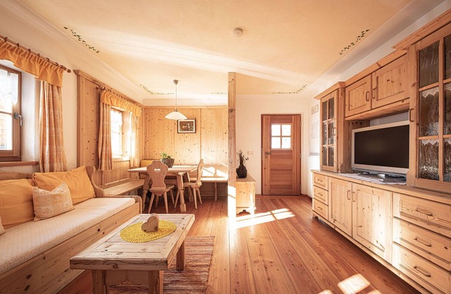 Holiday Apartment "Himmelschlüssel" with Mountain View, 2 Private Terraces & Wi-Fi
