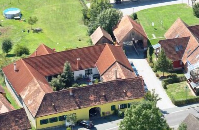 Holiday apartment in the idyllic square yard
