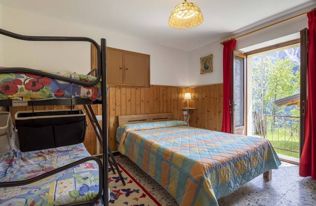 Holiday Apartment 'Il Melo' with Mountain View & Shared Garden