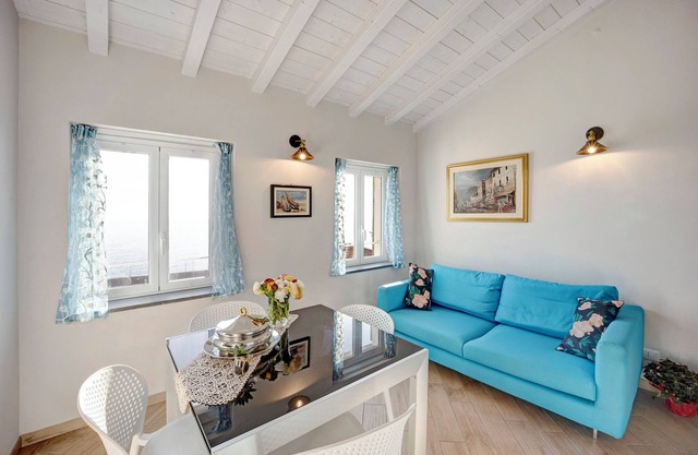 Holiday Apartment in the Old City with Seaview & Shared Garden