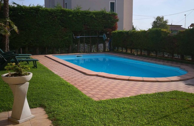Holiday apartment on the ground floor with terrace overlooking the pool and air conditioning