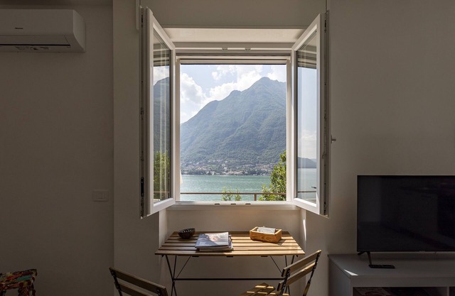 Holiday Apartment "Como Lake Paradise" with Lake View, Private Terrace and Wi-Fi