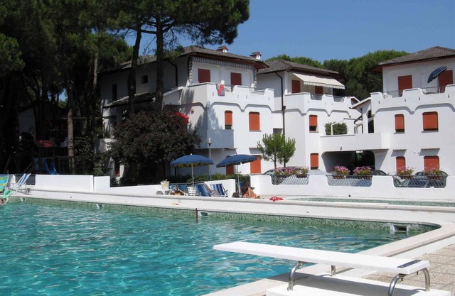 Holiday apartment with outdoor swimming pool