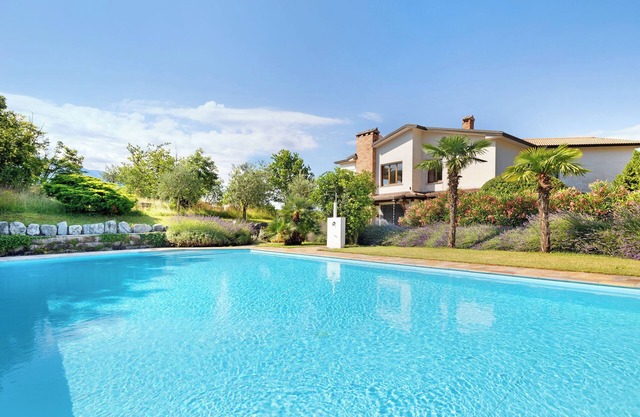 Holiday Apartment "Jose" with Shared Pool, Terrace & Wi-Fi