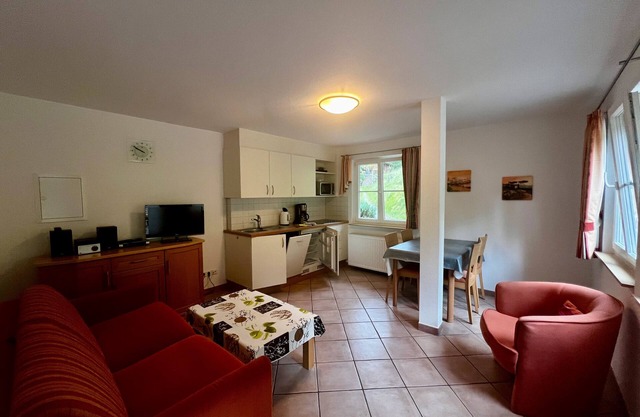 Holiday Apartment 'Kirschblüte' with Mountain View, Shared Pool and Wi-Fi