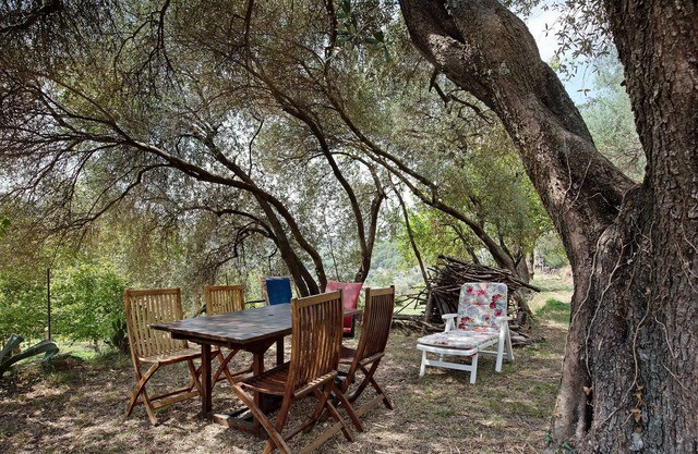 Holiday Apartment 'La Liguria Tra Gli Ulivi 1' with Mountain View, Garden & Wi-Fi