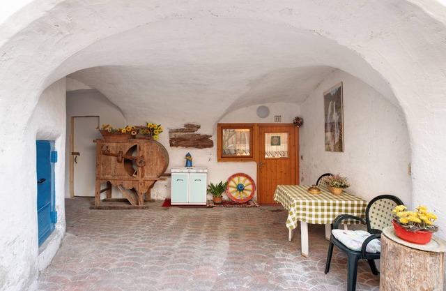 Holiday Apartment 'La Tavernetta' with Private Garden & Mountain View