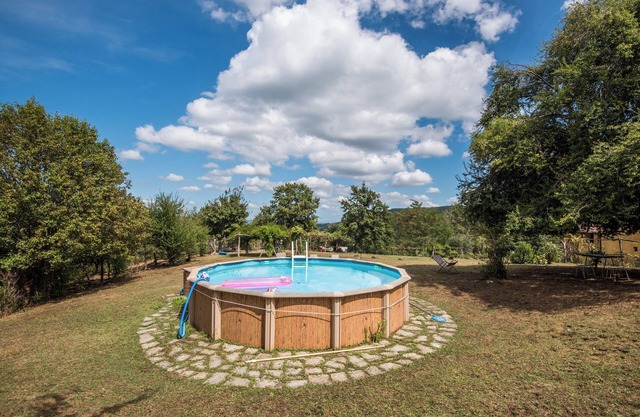 Holiday Apartment 'Lavanda' with Mountain View, Shared Pool & Wi-Fi