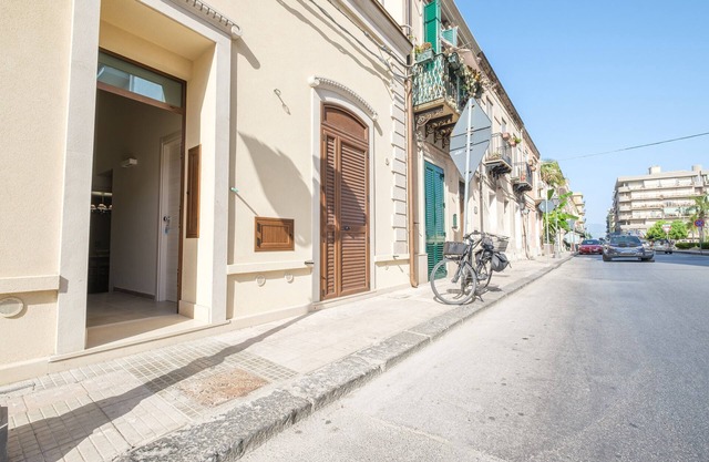 Holiday Apartment "Le Antiche Mura - Appartamento" with Private Terrace & Wi-Fi