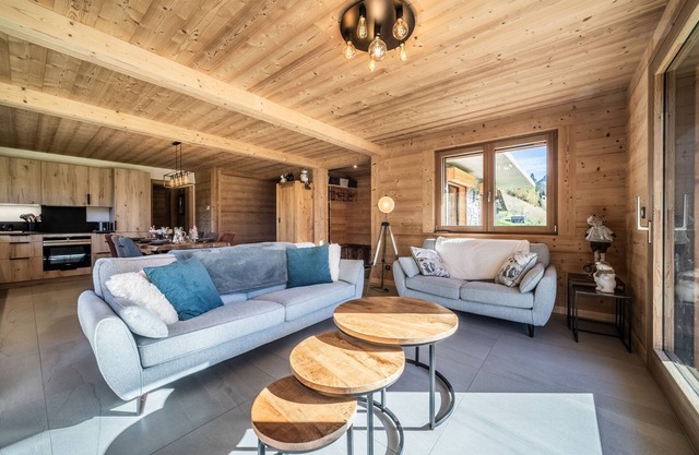 Holiday Apartment 'Le Chalet Des Praz' with Mountain View, Garden & Wi-Fi