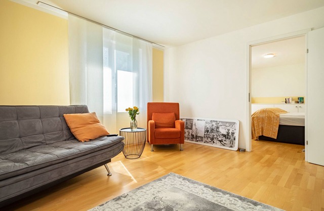 Holiday Apartment 'Lodge 21' with Shared Garden & Wi-Fi