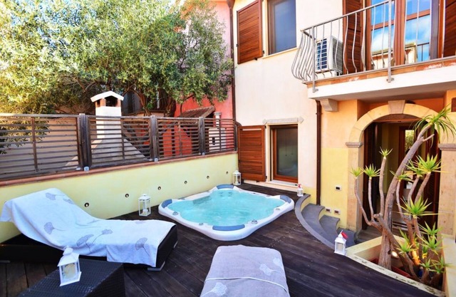 Holiday Apartment 'Luxury Guesthouse Pula' with Garden, 2 Terraces & Wi-Fi