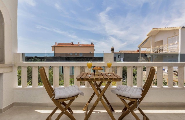 Holiday apartment Makarska for 1 - 6 persons with 3 bedrooms - Holiday house
