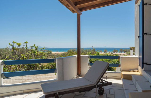 Holiday Apartment "Maria's Village Suite" with Sea View, Private Terrace & Wi-Fi