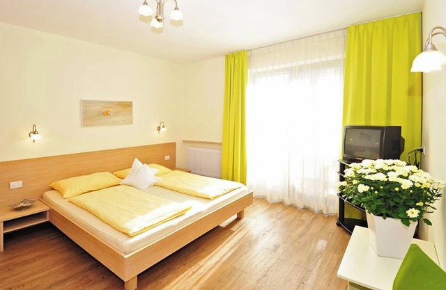 Holiday Apartment "Mignon 4" with Mountain View, Shared Heated Indoor Pool & Wi-Fi