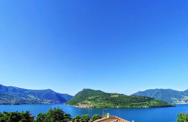 Holiday apartment ‘Miralago Marone’ with lake view, private balcony and Wi-Fi