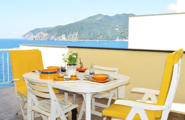 Holiday apartment Moneglia for 1 - 4 persons with 2 bedrooms - Holiday apartment