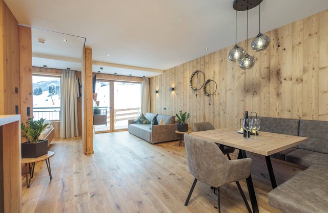 Holiday Apartment 'Mountain Suite No°202' with Mountain View, Balcony and Wi-Fi