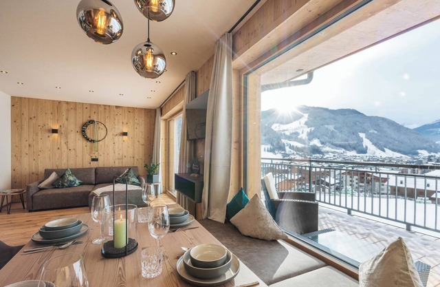 Holiday Apartment 'Mountain Suite No. 302' with Mountain View, Balcony and Wi-Fi