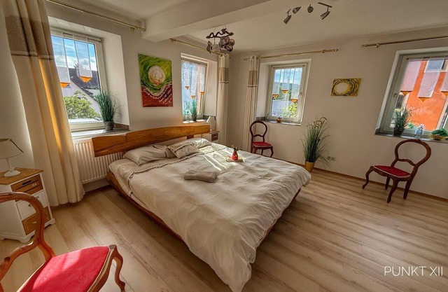 Holiday Apartment No. 8 with Shared Garden and Wi-Fi