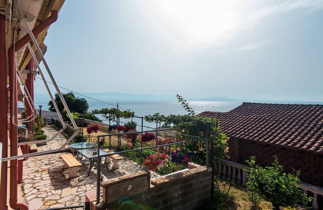 Holiday Apartment "Nadia's Apartment" with Sea View, Garden & Wi-Fi