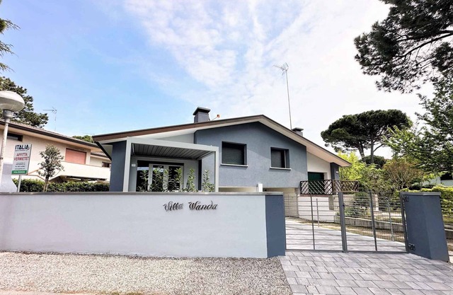 Holiday apartment near the sea with private garden