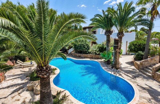 Holiday apartment Oasis on the upper floor with comfort and charm, pool, and a prime location close to the beach in Cala Santanyí