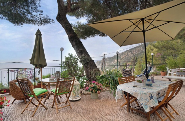 Holiday Apartment 'Oasi' with Sea View, Terrace & Wi-Fi