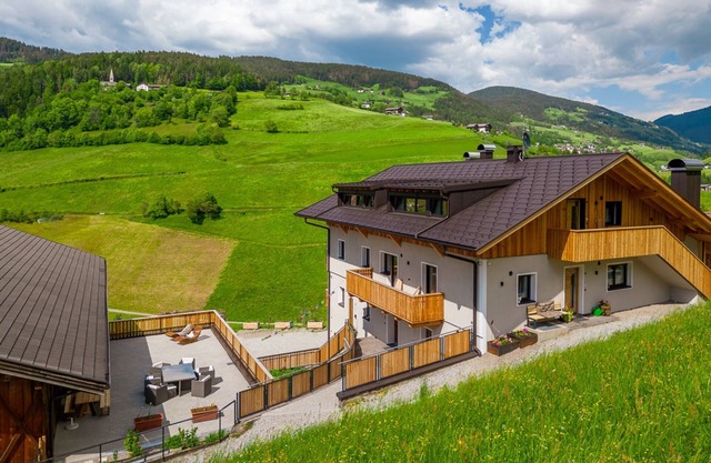 Holiday Apartment "Planerhof Apartment Alpenrose" with Mountain View, Shared Terrace, and Wi-Fi