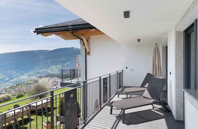 Holiday Apartment 'Platiederhof Apt Unterpulg' with Mountain View, Shared Garden & Wi-Fi