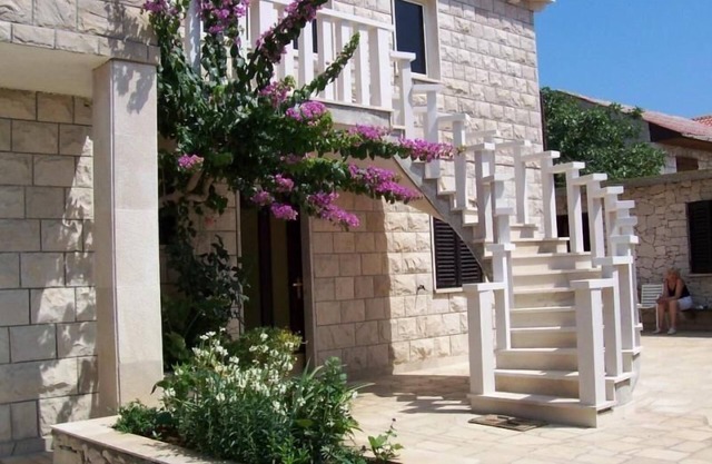 Holiday apartment Povlja for 1 - 5 persons with 2 bedrooms - Holiday house