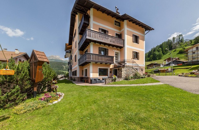 Holiday Apartment Primavera 2 with Mountain View, Wi-Fi & Garden