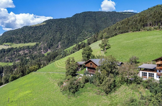 Holiday Apartment "Raffreiderhof Apt Fichte" with Mountain View, Pool & Wi-Fi