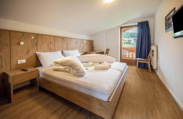Holiday Apartment "Residence Condor Schlern" with Mountain View, Sauna & Garden