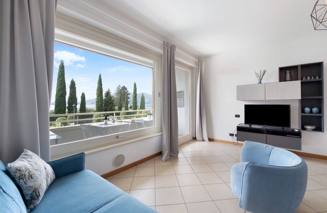 Holiday Apartment "Residence Perlago Fiordaliso" with Lake View, Shared Terrace & Wi-Fi
