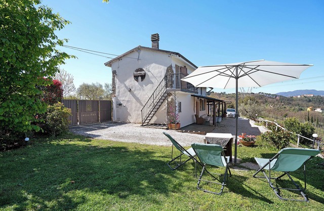 Holiday Apartment "Rosadimaggio Camelia" with Garden & Wi-Fi