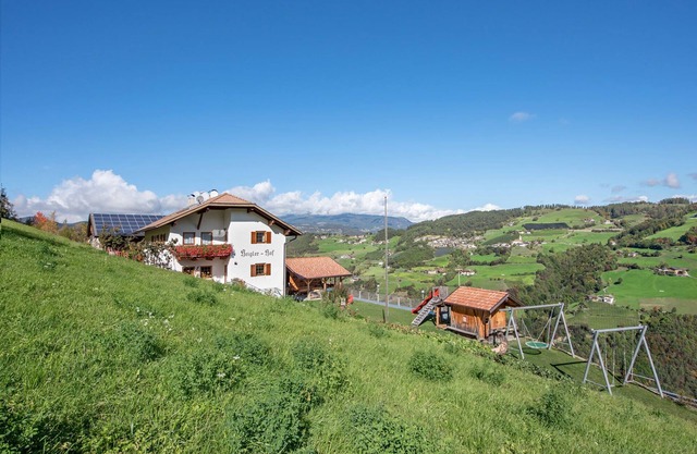 Holiday Apartment "Rosengarten - Heigler Hof" with Mountain View, Wi-Fi, Balcony, Sauna & Terrace