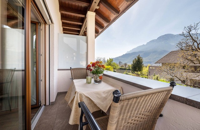 Holiday Apartment "Rosengarten B" with Mountain View, Private Terrace & Wi-Fi