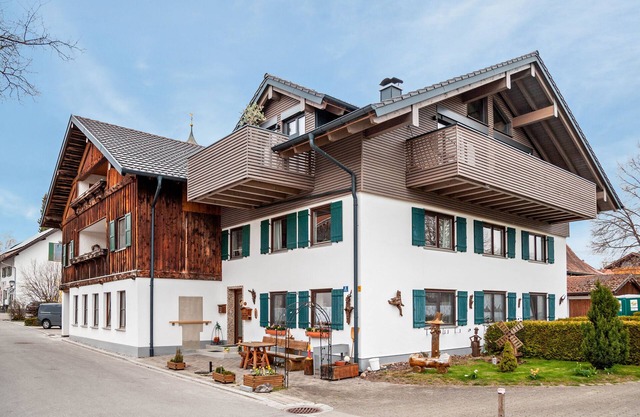 Holiday Apartment 'Silvia' with Mountain View, Shared Garden and Wi-Fi