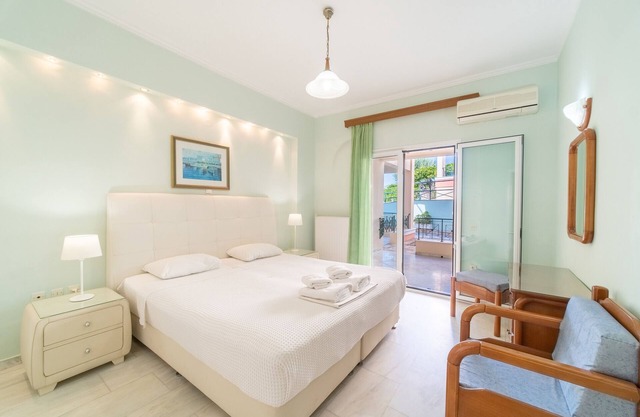 Holiday Apartment Saint Nicholas Beach with Sea View, Shared Pool & Wi-Fi